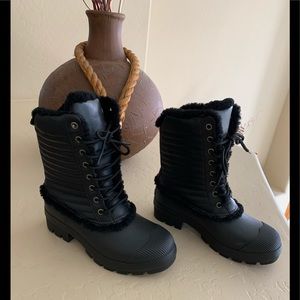 HUNTER waterproof women’s boots black. Size 8